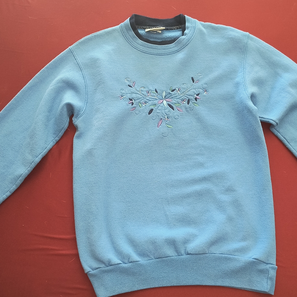 Day Breeze Relaxed Blue Sweatshirt with Floral Embroidery
